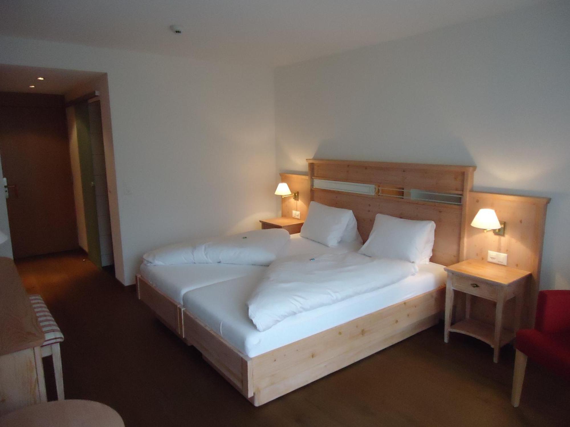 Hotel Quellenhof Leukerbad Buitenkant foto