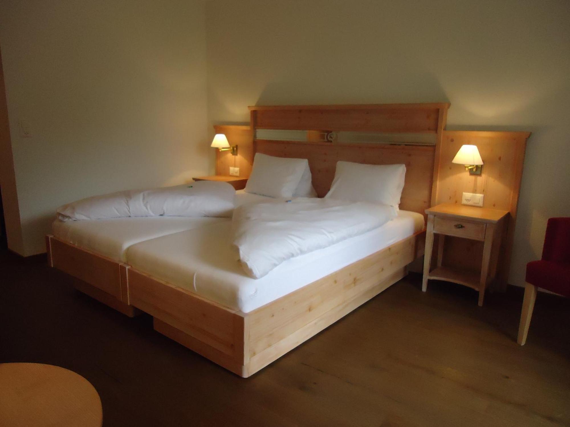 Hotel Quellenhof Leukerbad Buitenkant foto