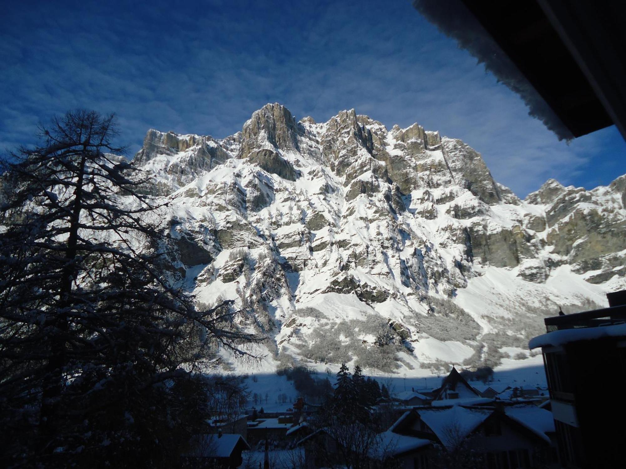Hotel Quellenhof Leukerbad Buitenkant foto