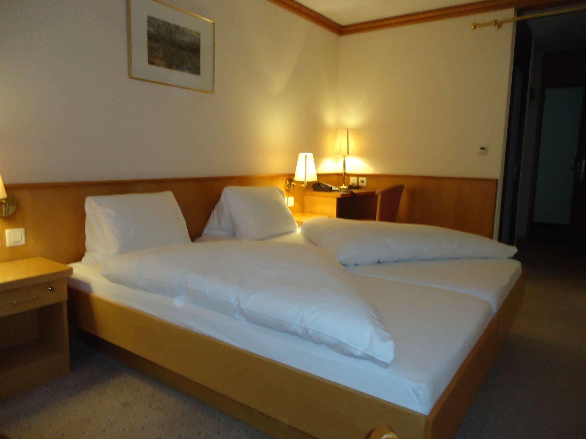 Hotel Quellenhof Leukerbad Buitenkant foto