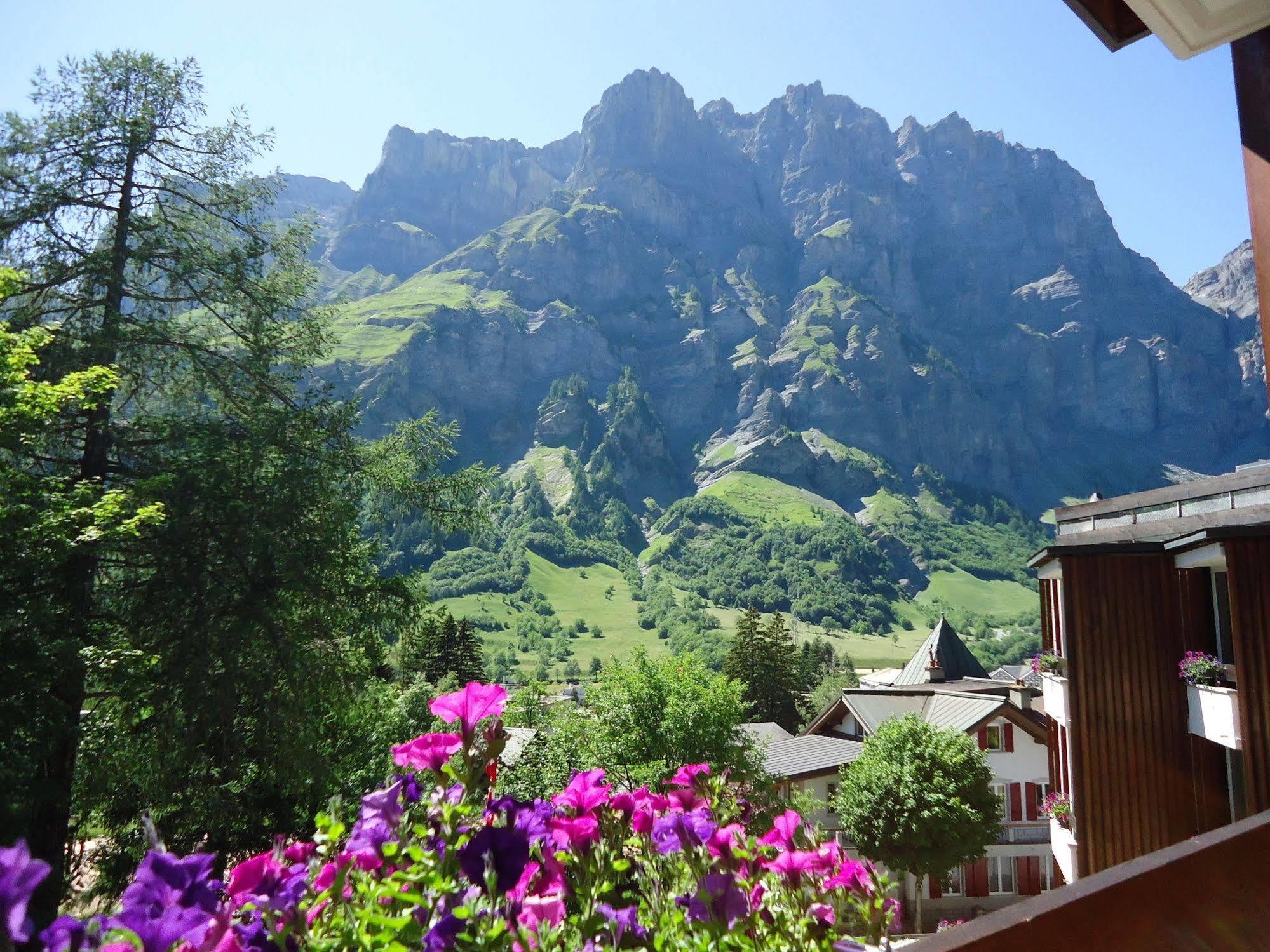 Hotel Quellenhof Leukerbad Buitenkant foto